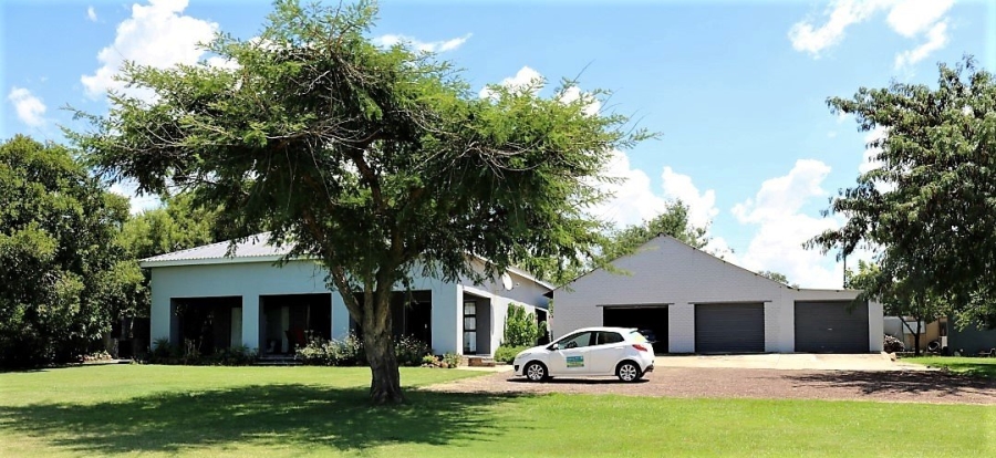 7 Bedroom Property for Sale in Metsimaholo Free State